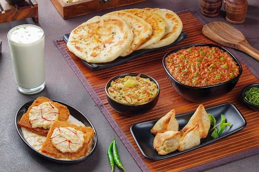 Darbar's Iftar Feast For 2-3 : Bread + Gravy