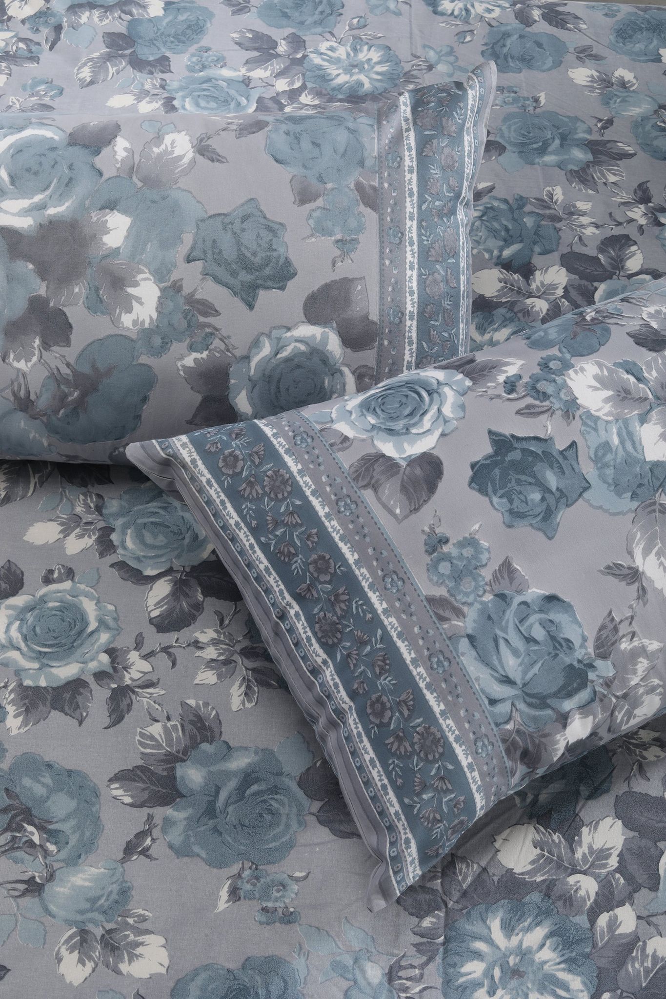 Rose Floral Escape Cotton Bedsheet-Double - 100 X 108 in / Blue Turquoise / Turquoise