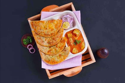Paneer Makhani & Aloo Paratha Lunchbox