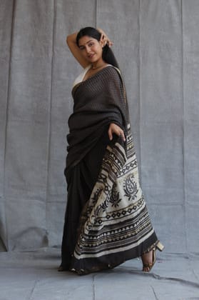 Raina: Akola Kashish Maheshwari Polka Dot Saree