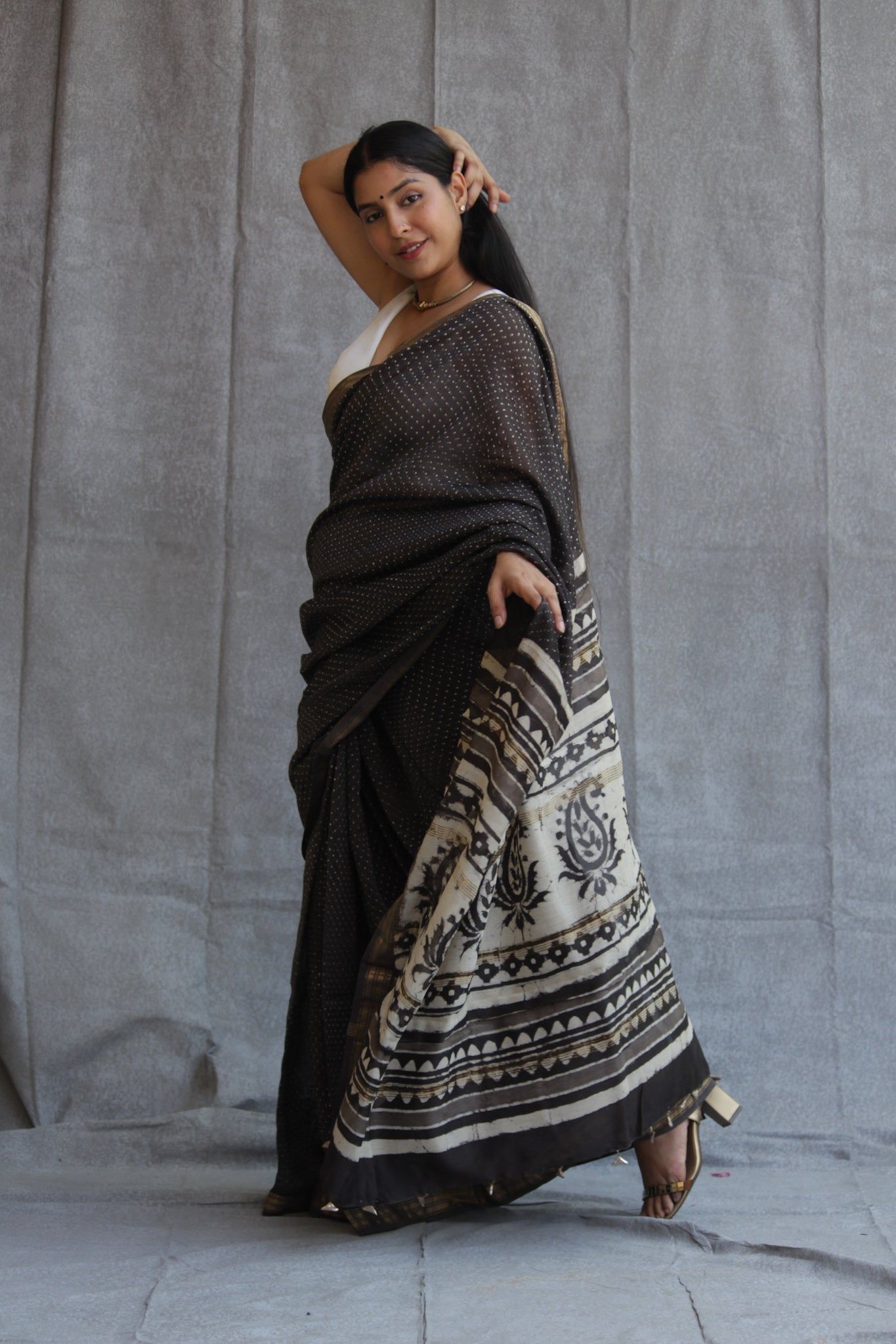 Raina: Akola Kashish Maheshwari Polka Dot Saree