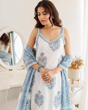 Floral Classy Outfit-S / White