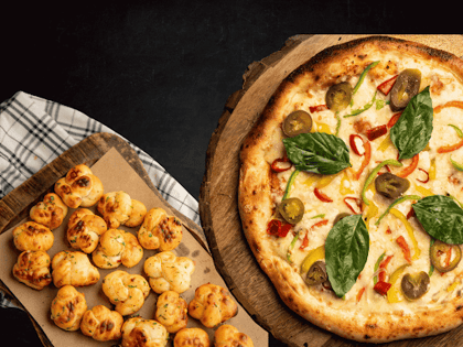 Five Pepper Pizza And Garlic Knots Combo