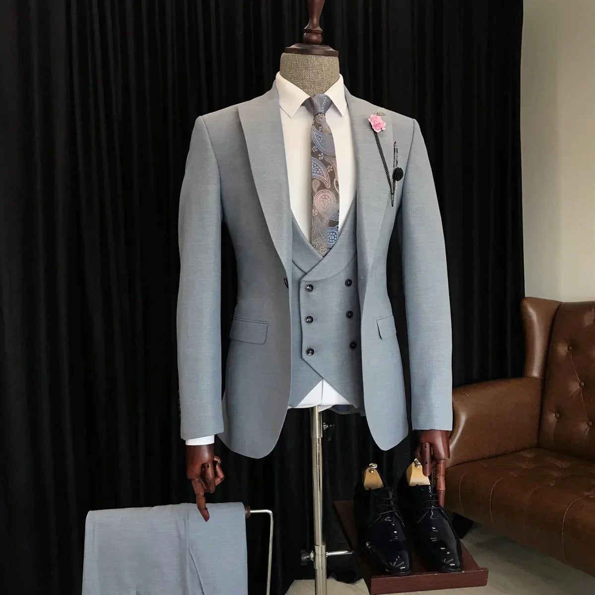 ITALIAN FIT MEN'S ASH GREY SINGLE BREASTED SUIT BY ITALIAN VEGA® (3-PIECE)-M-40