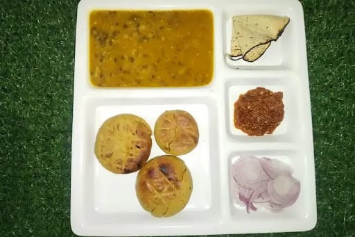 Dal Bati [3 Pieces] With Lahsun Chutney