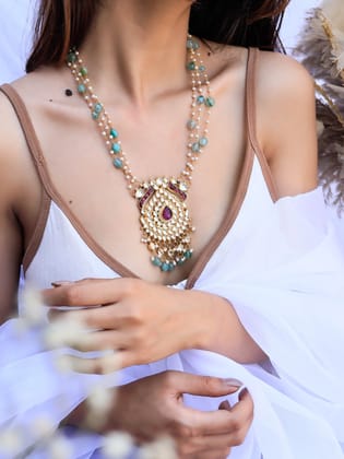 Akhlaq Kundan Pendant Necklace-Multicolored