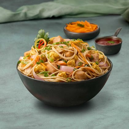 Chicken Hakka Noodles Bowl.