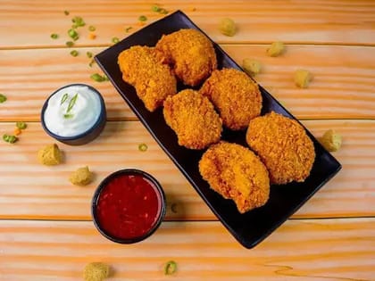 Paneer Kurkure Maida Momos [8 Pieces]