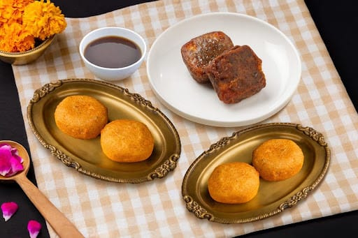 Upvas Aloo Pattice & Kuttu Paneer Pakoda With Imly Chutney