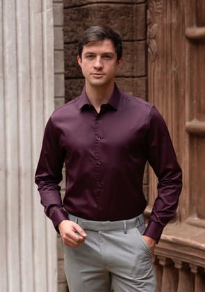 Cotton Sateen Shirt in Italian Plum-S · 38 - 39''