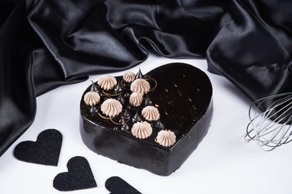 Chocolate truffle heart cake [eggless]