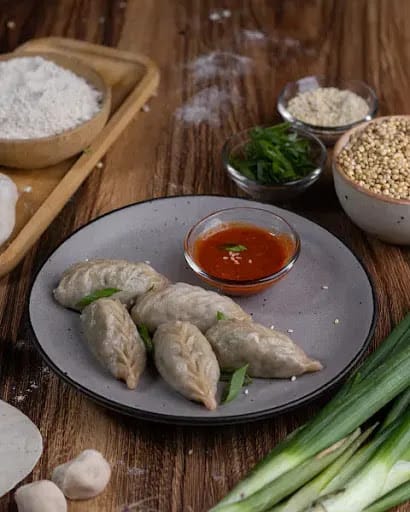 Chicken Steamed Jowar Momos [8 Pieces]