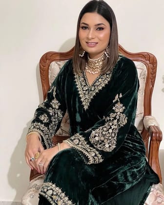 Zari Embroidery work Pakistani Velvet Kurti Pant Dupatta Set(Stitched)-Free Size / Green
