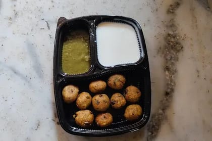 Kuttu Atta Pakoda With Dahi And Chutney