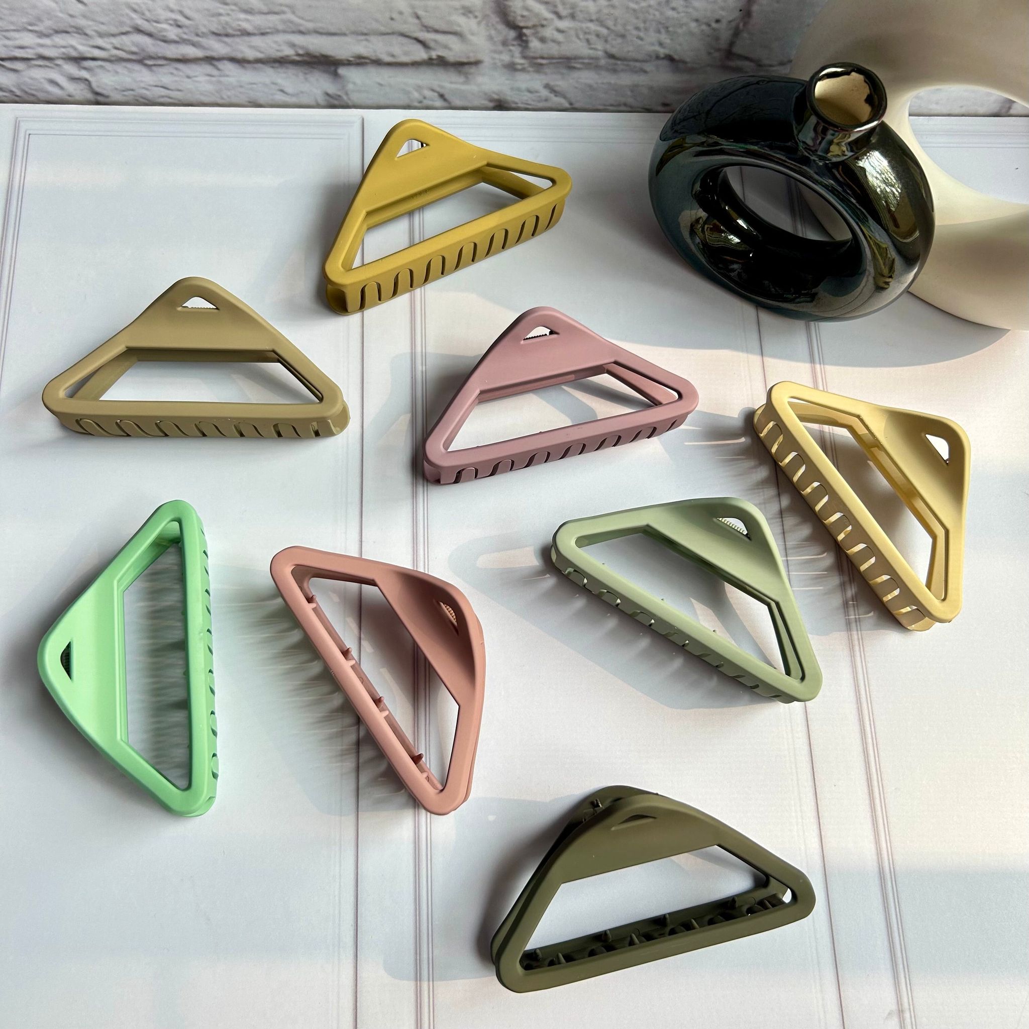 Triangular Matte Claw Clip-Green
