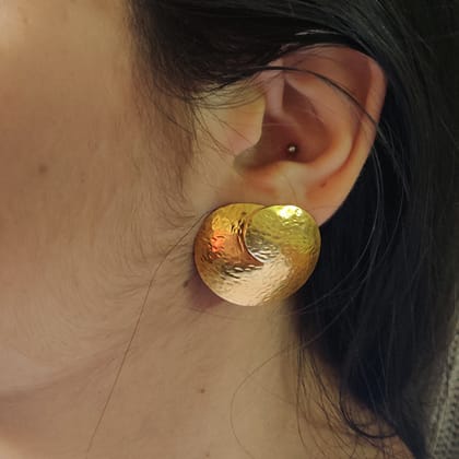 Shell studs