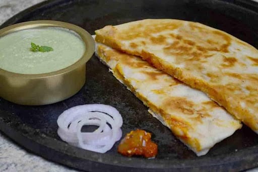 Chatpata Aloo Kulcha - 1pc