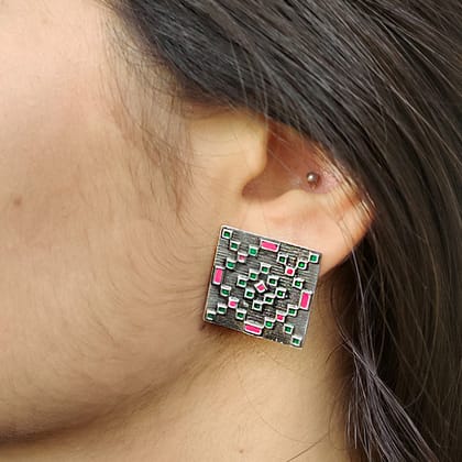 Maze studs