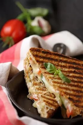Veg Cheese Grilled Sandwich [2 Pieces]