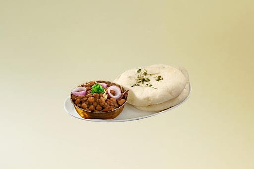 Chatpata Paneer Kulcha - 1pc