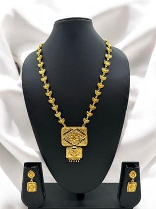 Gold Luxe Necklace Set - Amit Chauhan And Sons