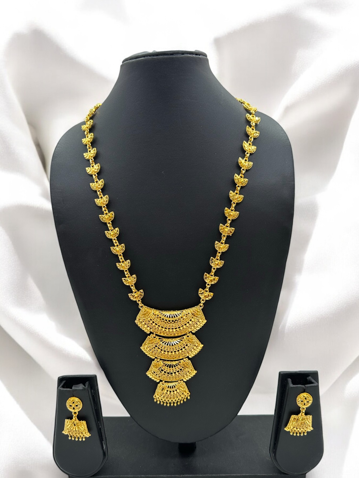 Gold Luxe Necklace Set - Amit Chauhan And Sons