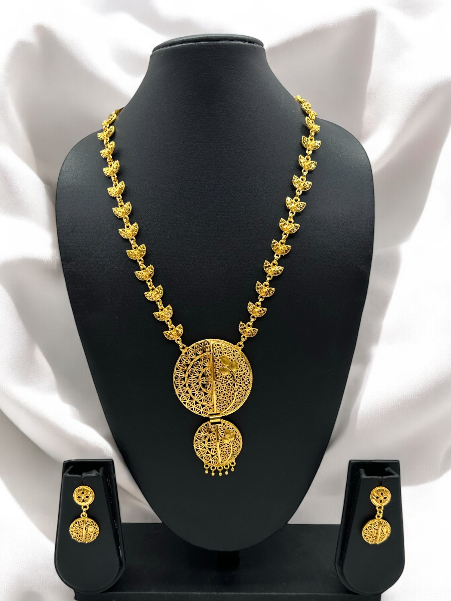 Gold Luxe Necklace Set - Amit Chauhan And Sons