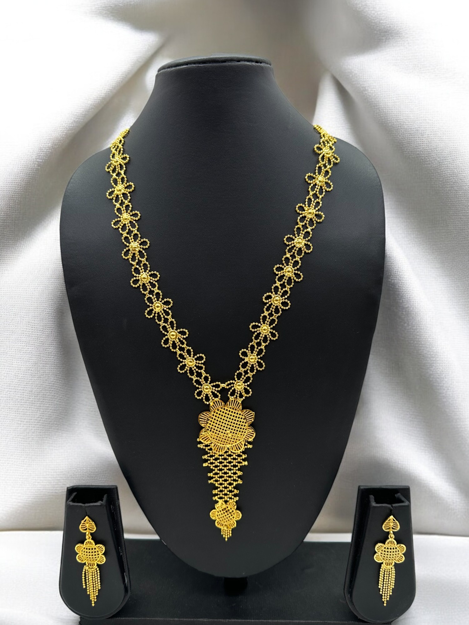 Gold Luxe Necklace Set - Amit Chauhan And Sons