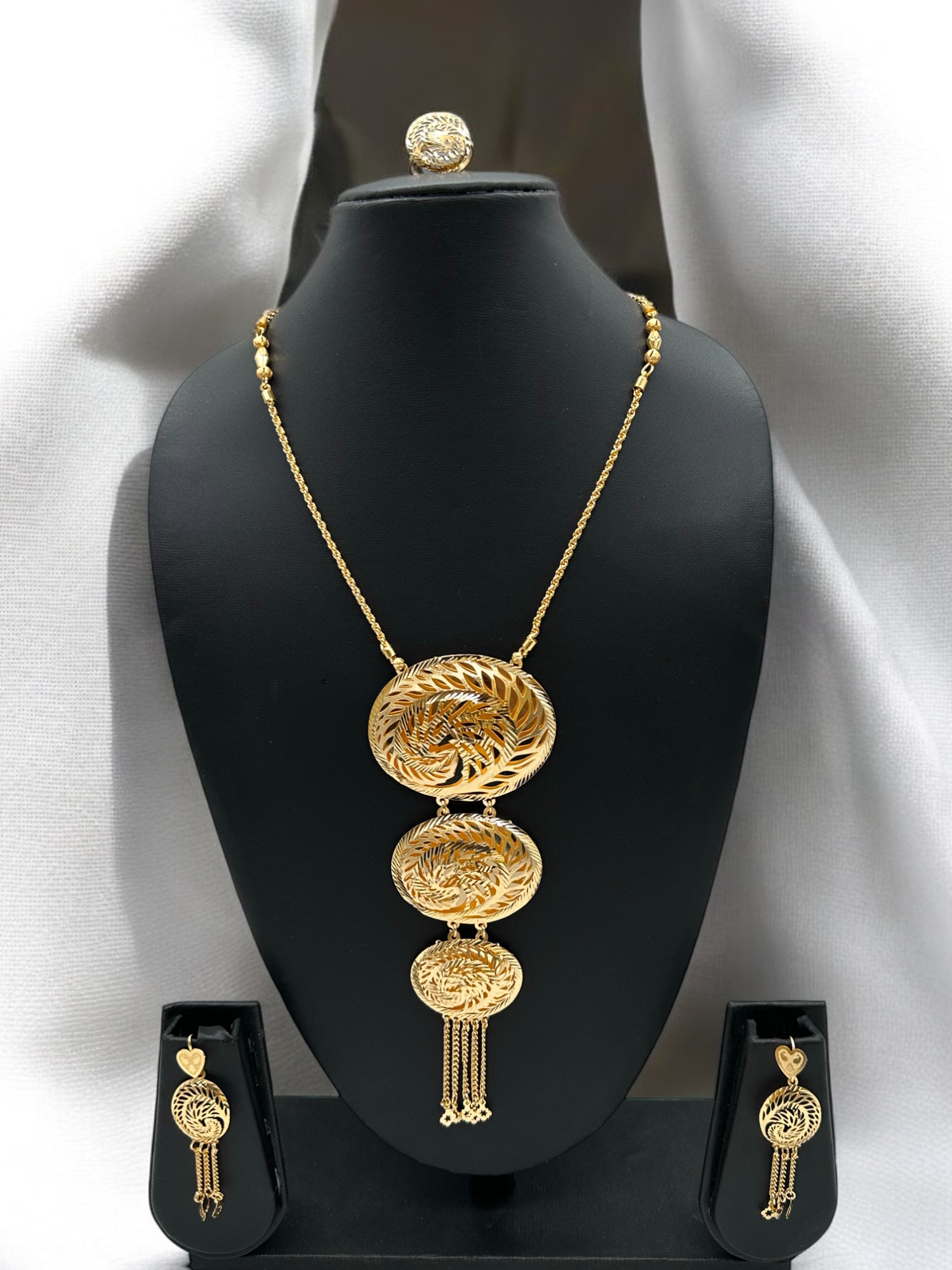 Gold Luxe Necklace Set - Amit Chauhan And Sons