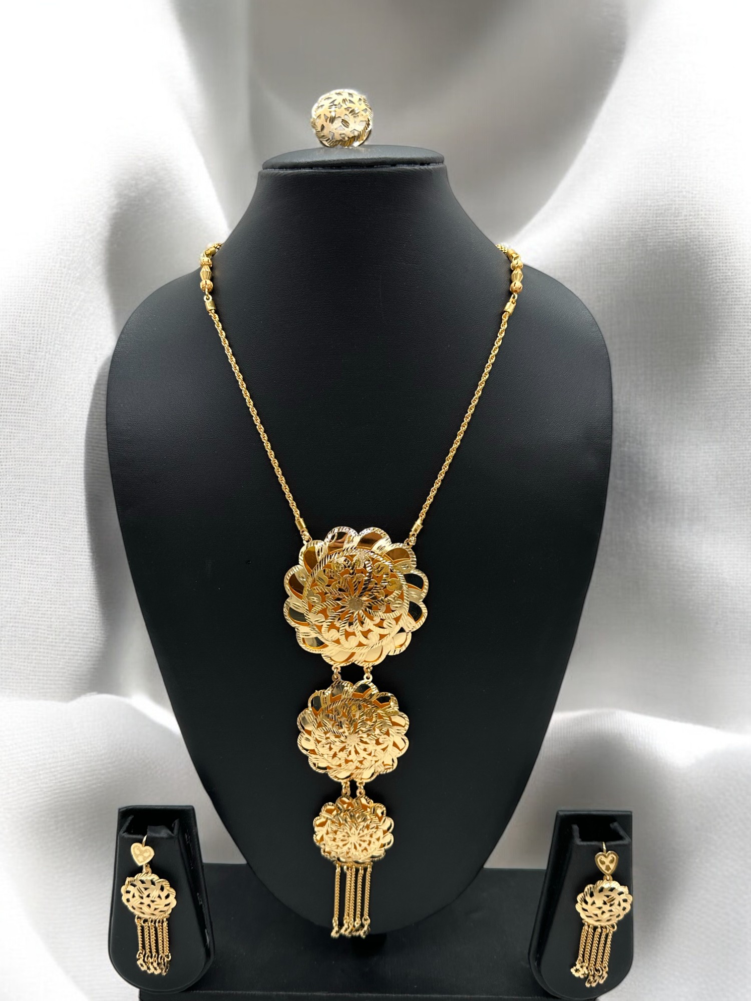 Gold Luxe Necklace Set - Amit Chauhan And Sons