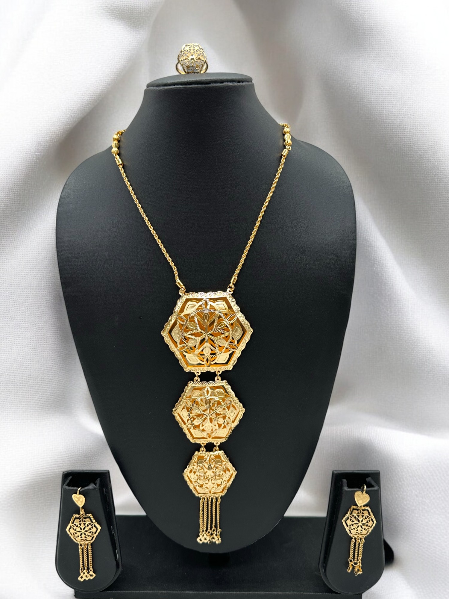 Gold Luxe Necklace Set - Amit Chauhan And Sons